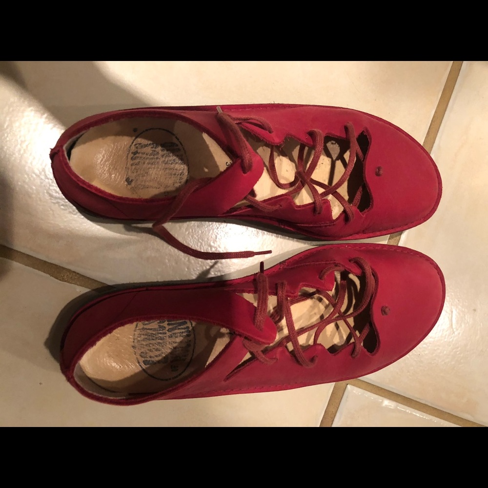 Loints of Holland red lace-up shoes